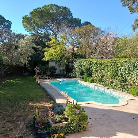Studio Charmant Et Calme Villeneuve Les Avignon Entree Et Cour Independantes Climatisation Piscine Parking Exterior photo