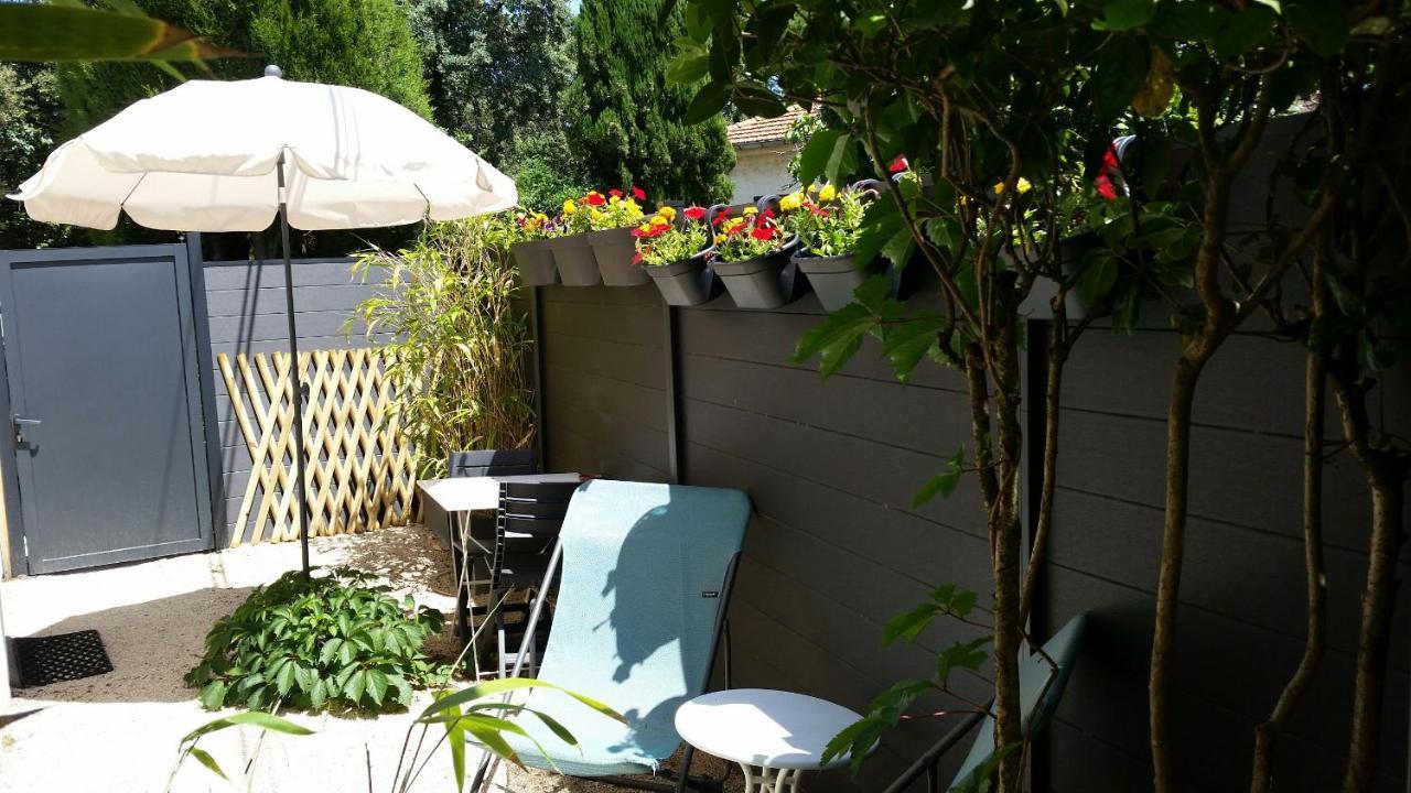 Studio Charmant Et Calme Villeneuve Les Avignon Entree Et Cour Independantes Climatisation Piscine Parking Exterior photo